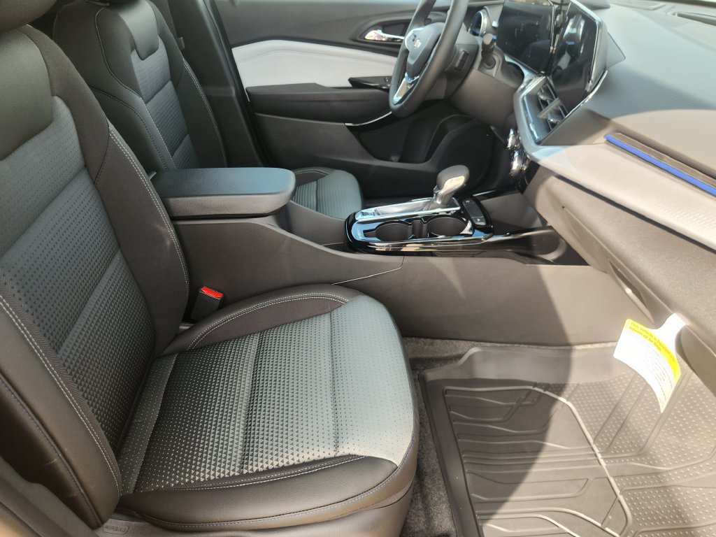 New 2026 Chevrolet Trax LT w/ Driver Confidence Package FWD image 10
