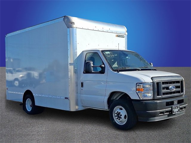 Used 2024 Ford E-450 and Econoline 450 Super Duty w/ Driver's Safety Package image 3