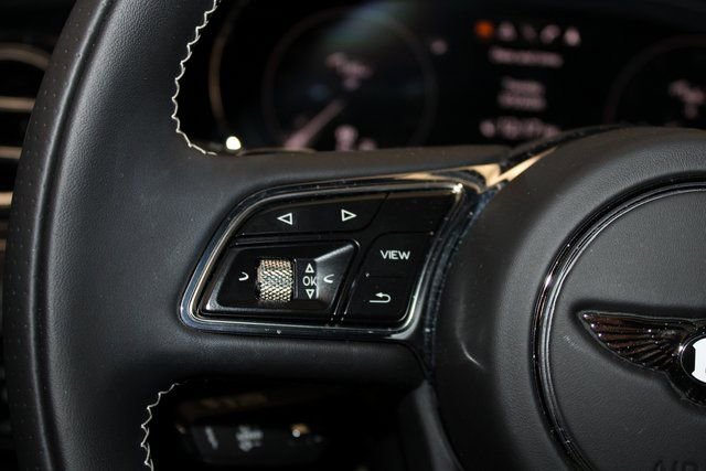 Used 2023 Bentley Bentayga Extended Wheelbase image 44