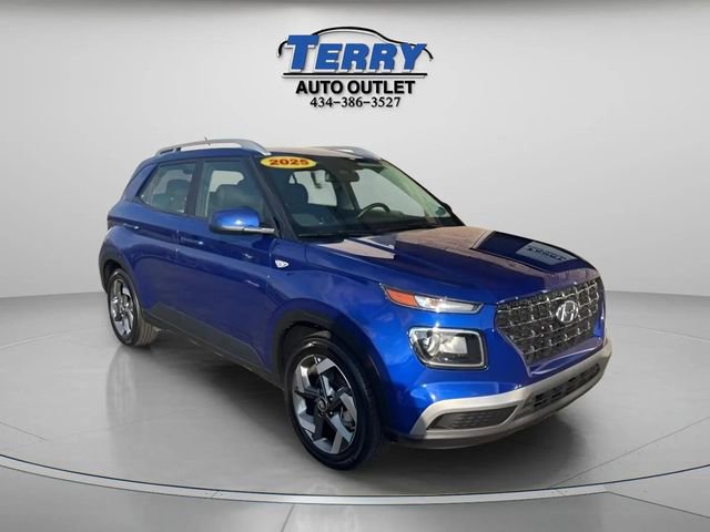 Used 2025 Hyundai Venue SEL image 2