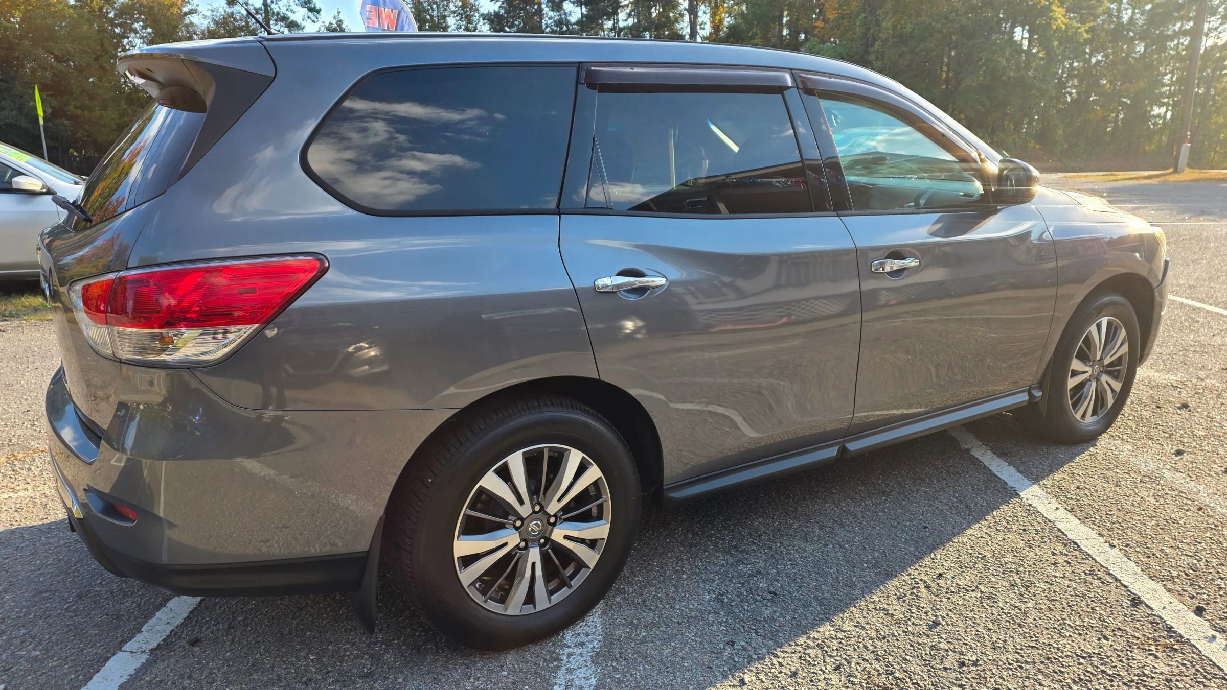Used 2015 Nissan Pathfinder S image 9