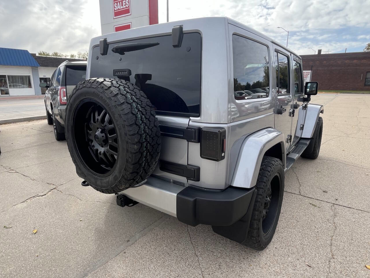 Used 2015 Jeep Wrangler Unlimited Sahara w/ Dual Top Group image 7