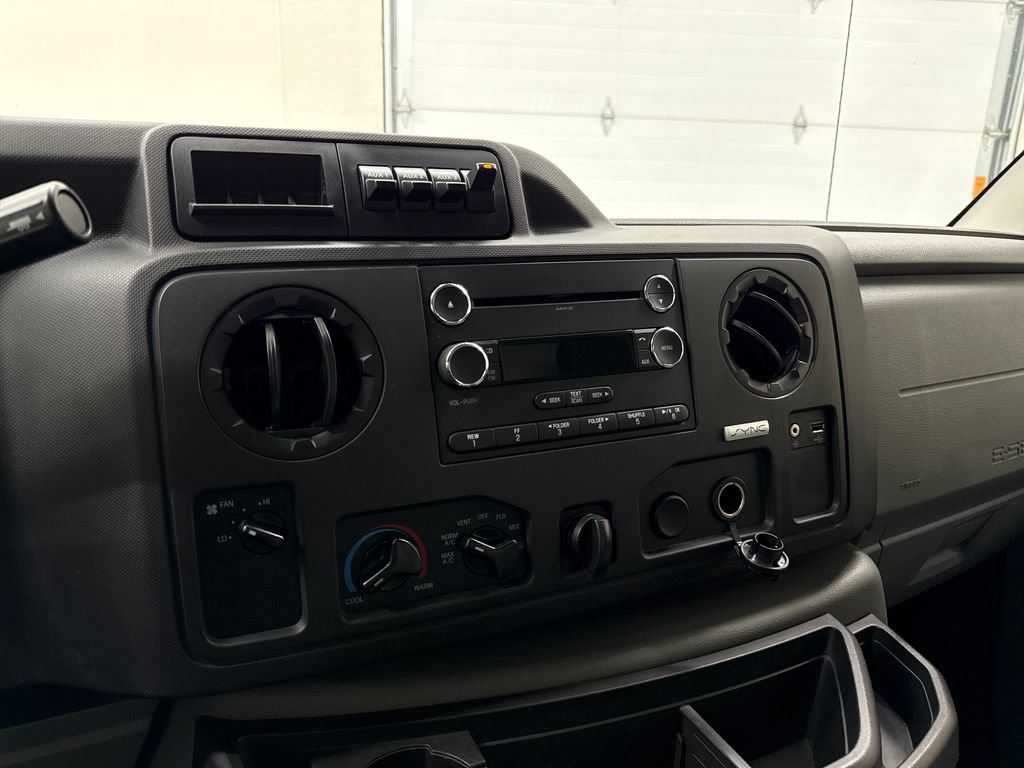 Used 2016 Ford E-350 and Econoline 350 Super Duty RWD image 19