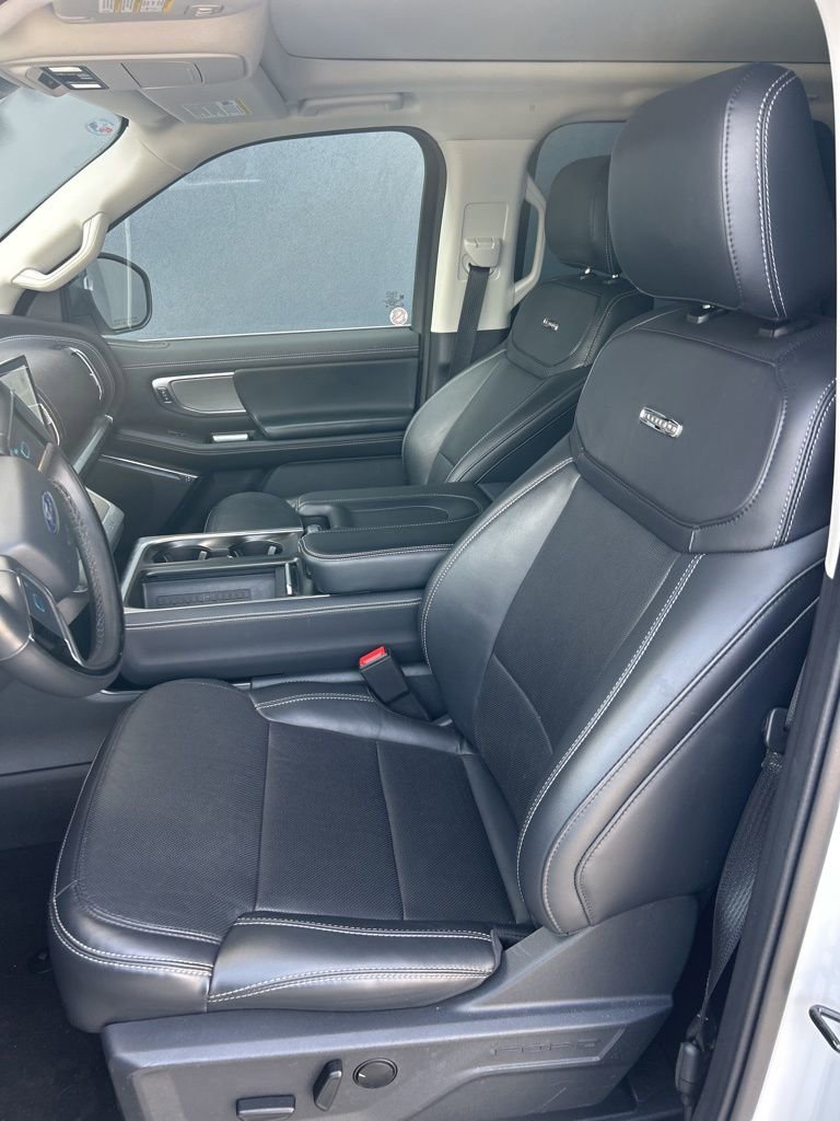 Used 2025 Ford Expedition Max Platinum AWD/4WD image 7