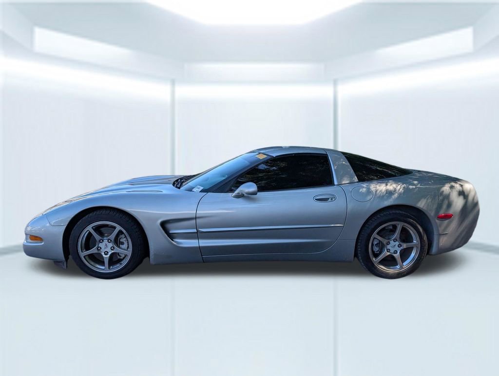 Used 2004 Chevrolet Corvette Coupe RWD image 2