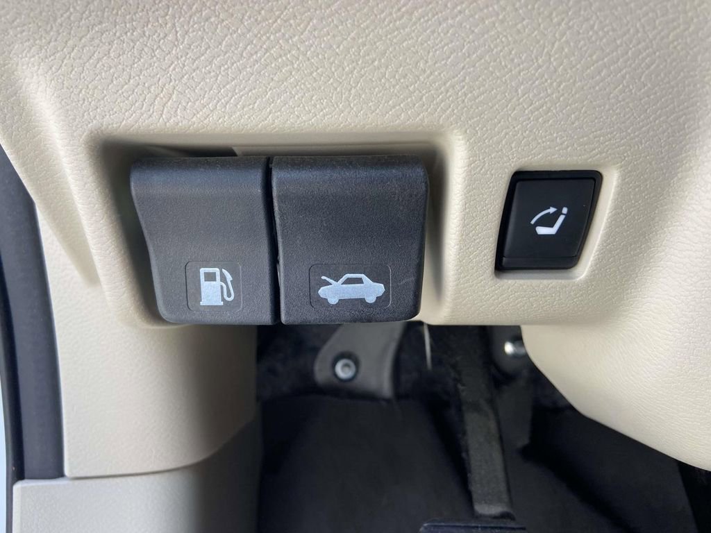 Used 2018 Nissan Murano Platinum w/ Cargo Package FWD image 32