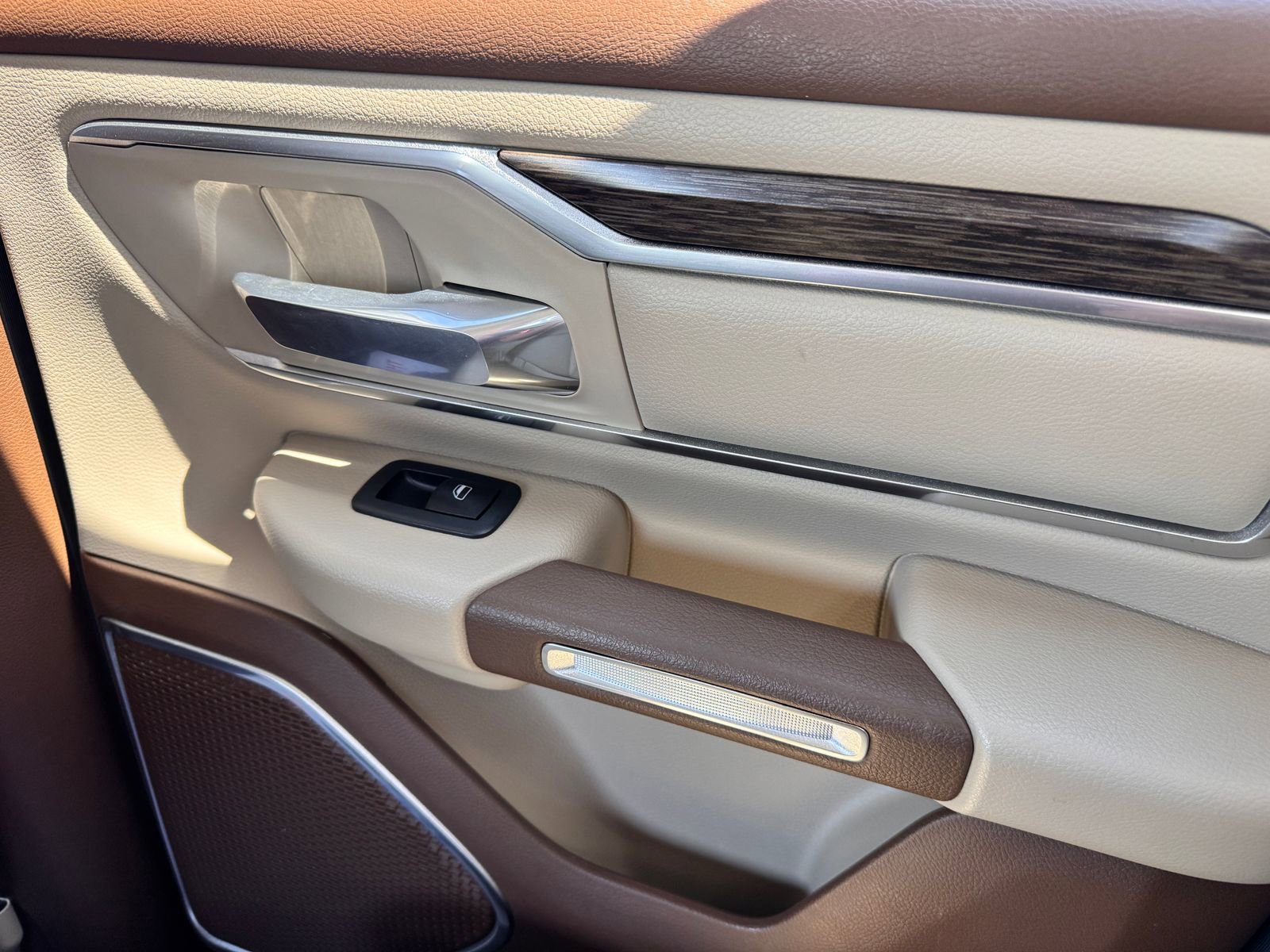 Used 2020 RAM 1500 Laramie image 30