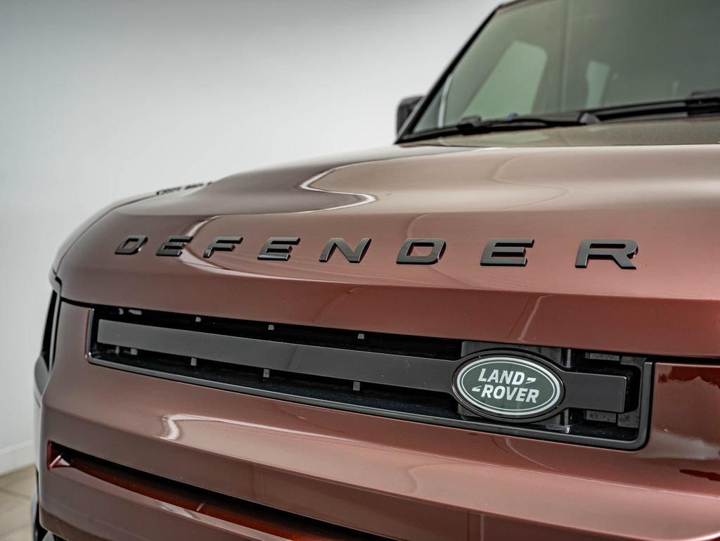 Used 2025 Land Rover Defender 130 X-Dynamic SE AWD/4WD image 12