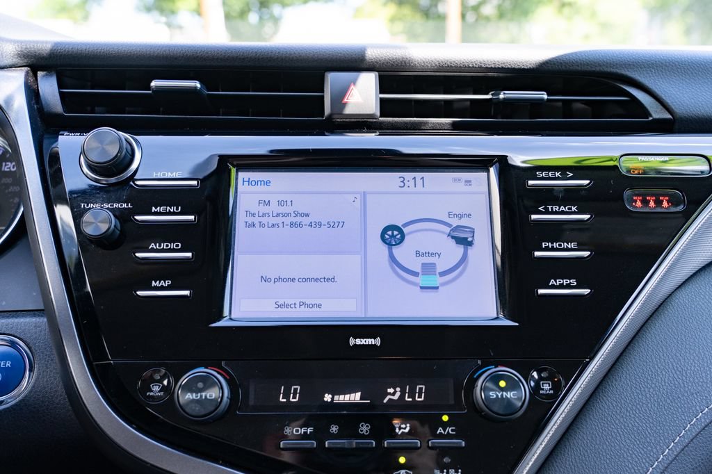 Used 2020 Toyota Camry SE FWD image 16