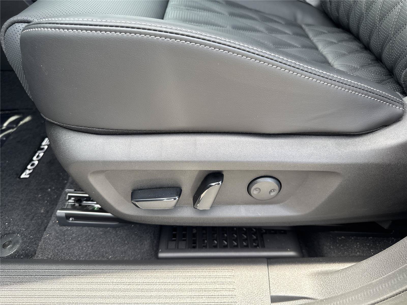 New 2026 Nissan Rogue Platinum AWD/4WD image 12