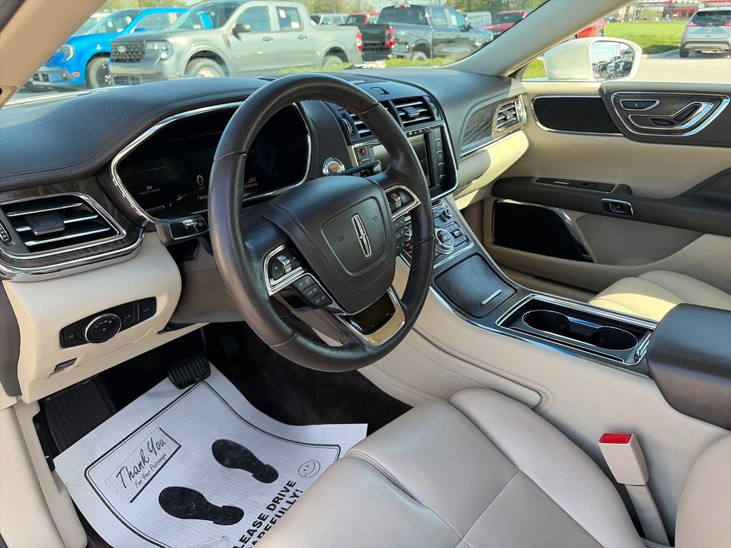 Used 2017 Lincoln Continental Premiere FWD image 15