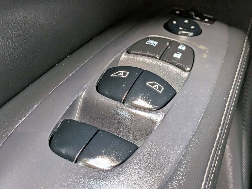 Used 2017 Nissan Pathfinder Platinum image 26