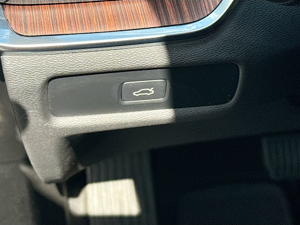 Used 2023 Volvo S60 B5 Plus AWD/4WD image 12