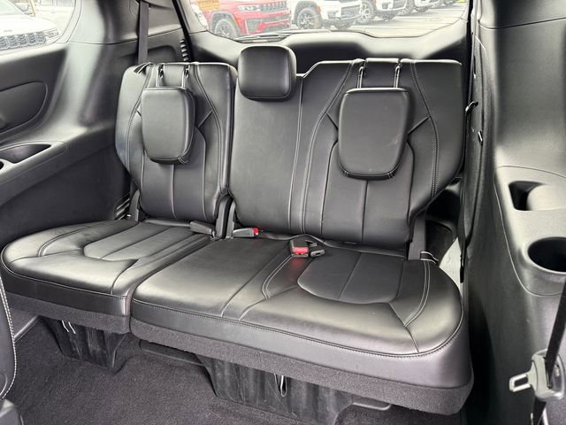 Used 2025 Chrysler Pacifica Select image 5