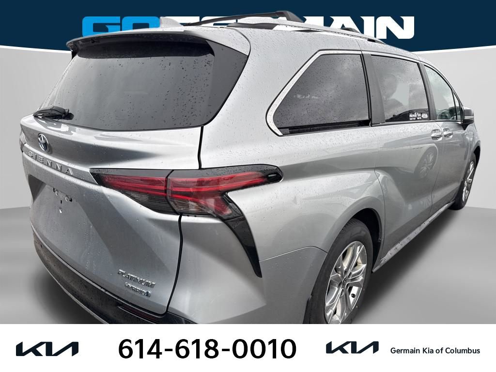 Used 2024 Toyota Sienna Platinum image 5