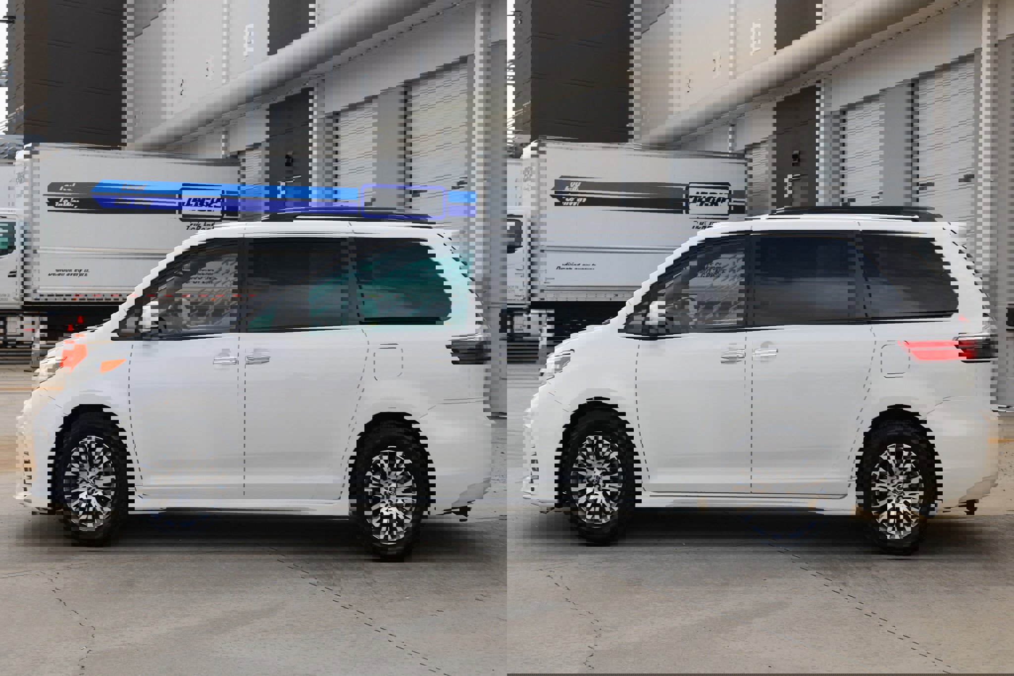 Used 2020 Toyota Sienna XLE image 8