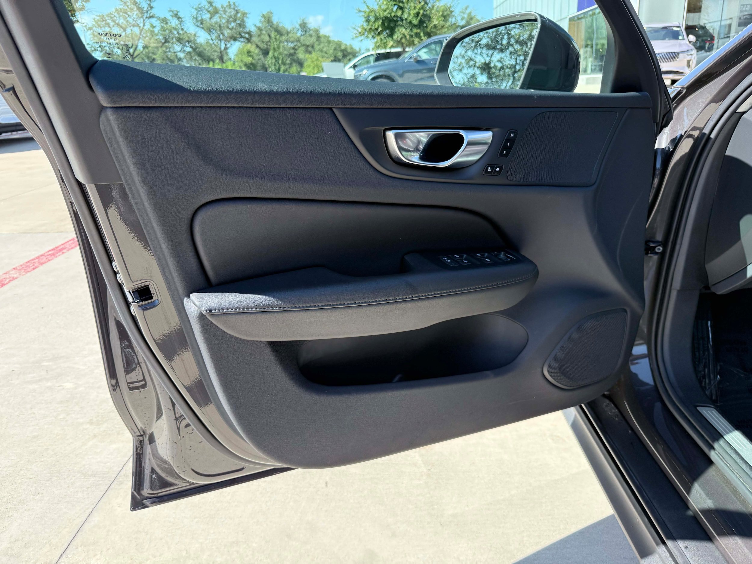 Certified 2025 Volvo V60 B5 Cross Country Plus AWD/4WD image 9