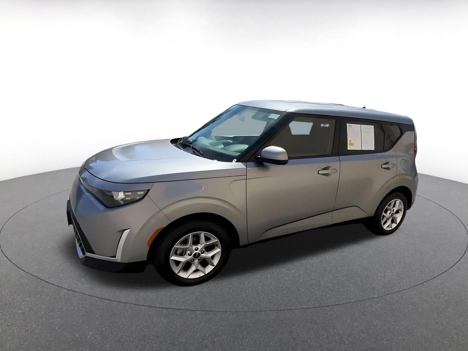 Used 2025 Kia Soul LX w/ LX Technology Package FWD image 7