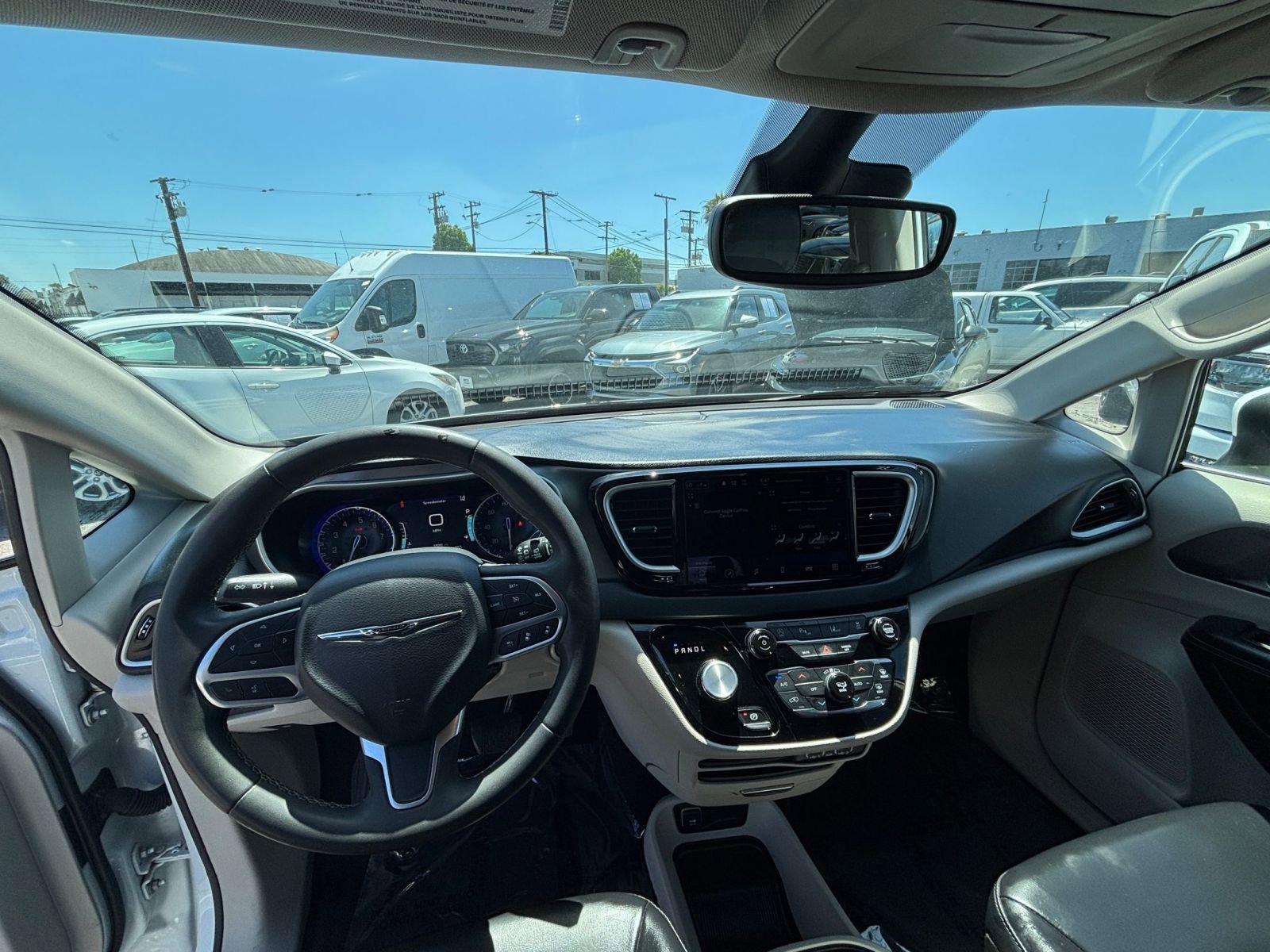 Used 2023 Chrysler Pacifica Touring-L FWD image 35
