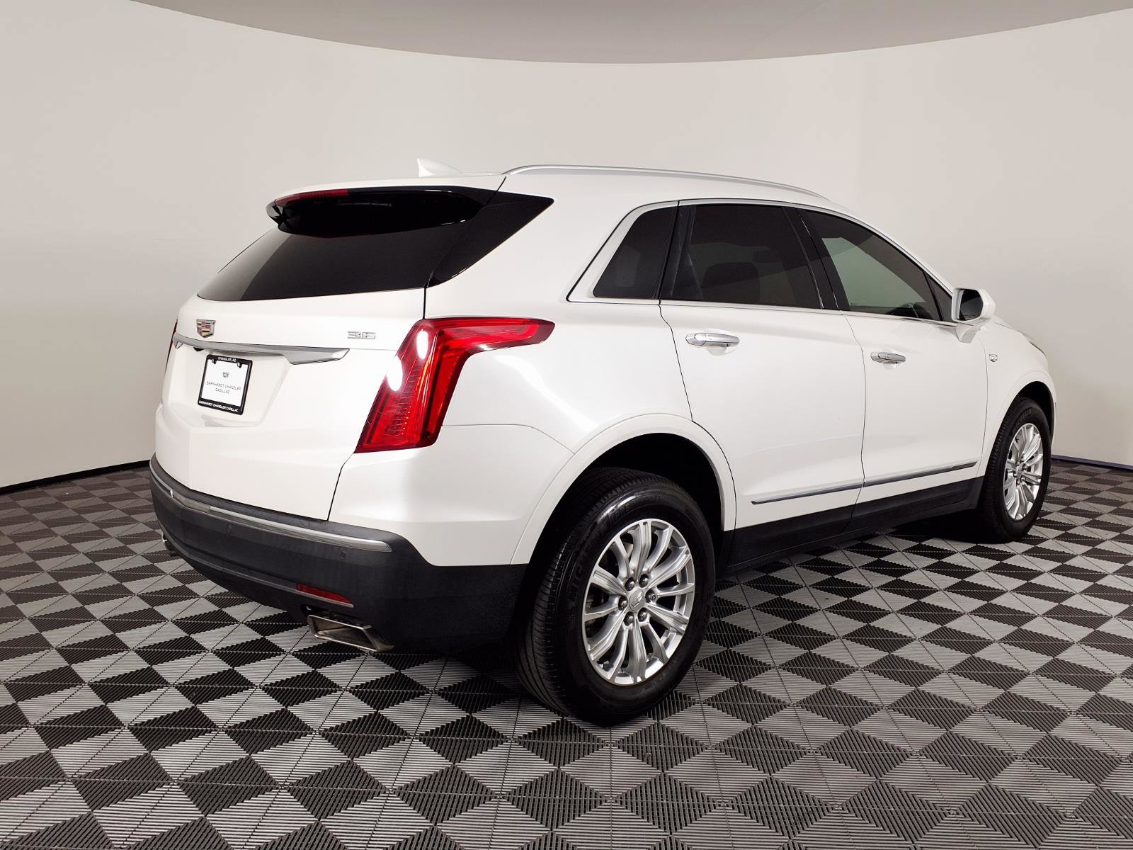 Used 2018 Cadillac XT5 FWD w/ LPO, Wheel Lock Package image 4