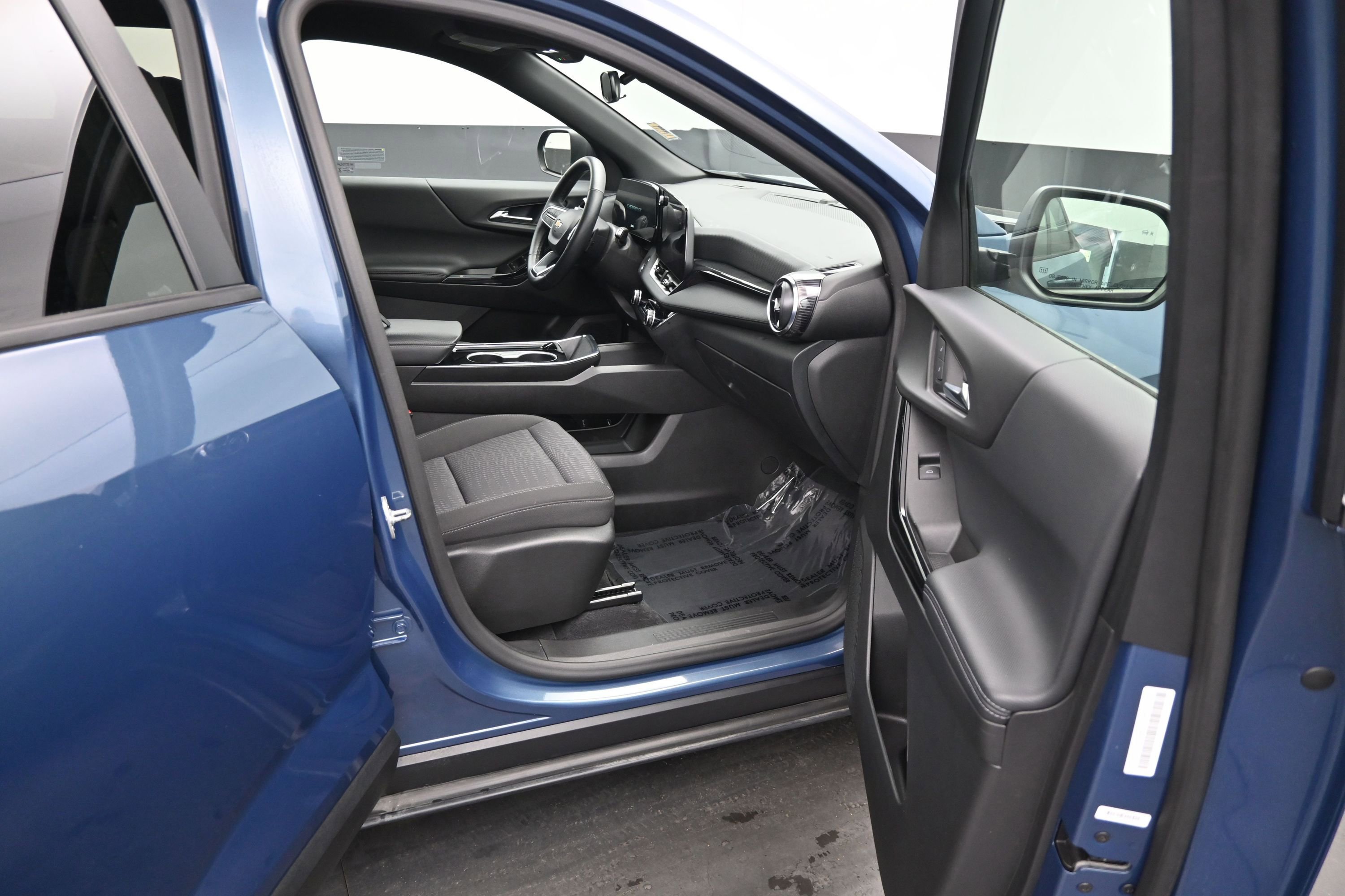 Used 2025 Chevrolet Equinox LT FWD image 13