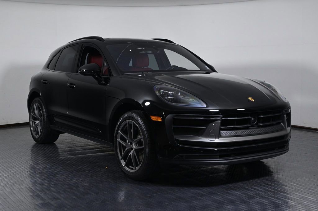 Certified 2025 Porsche Macan Turbo image 9