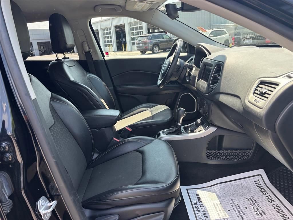 Used 2020 Jeep Compass Latitude w/ Cold Weather Group AWD/4WD image 14