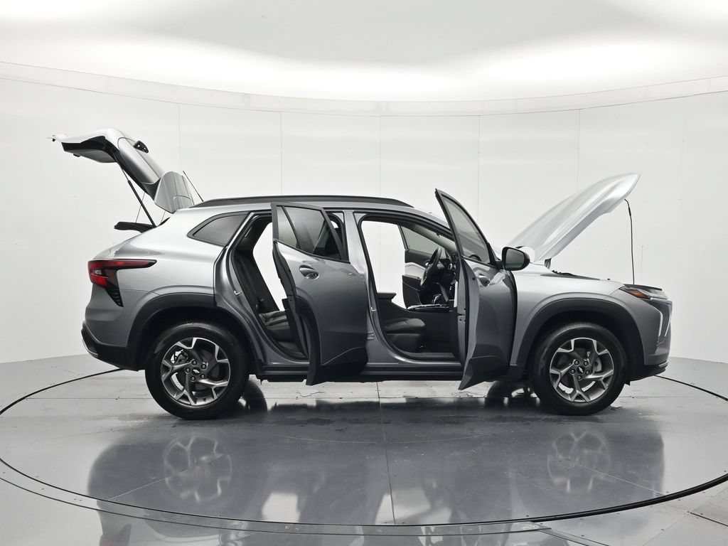 Certified 2025 Chevrolet Trax LT FWD image 47