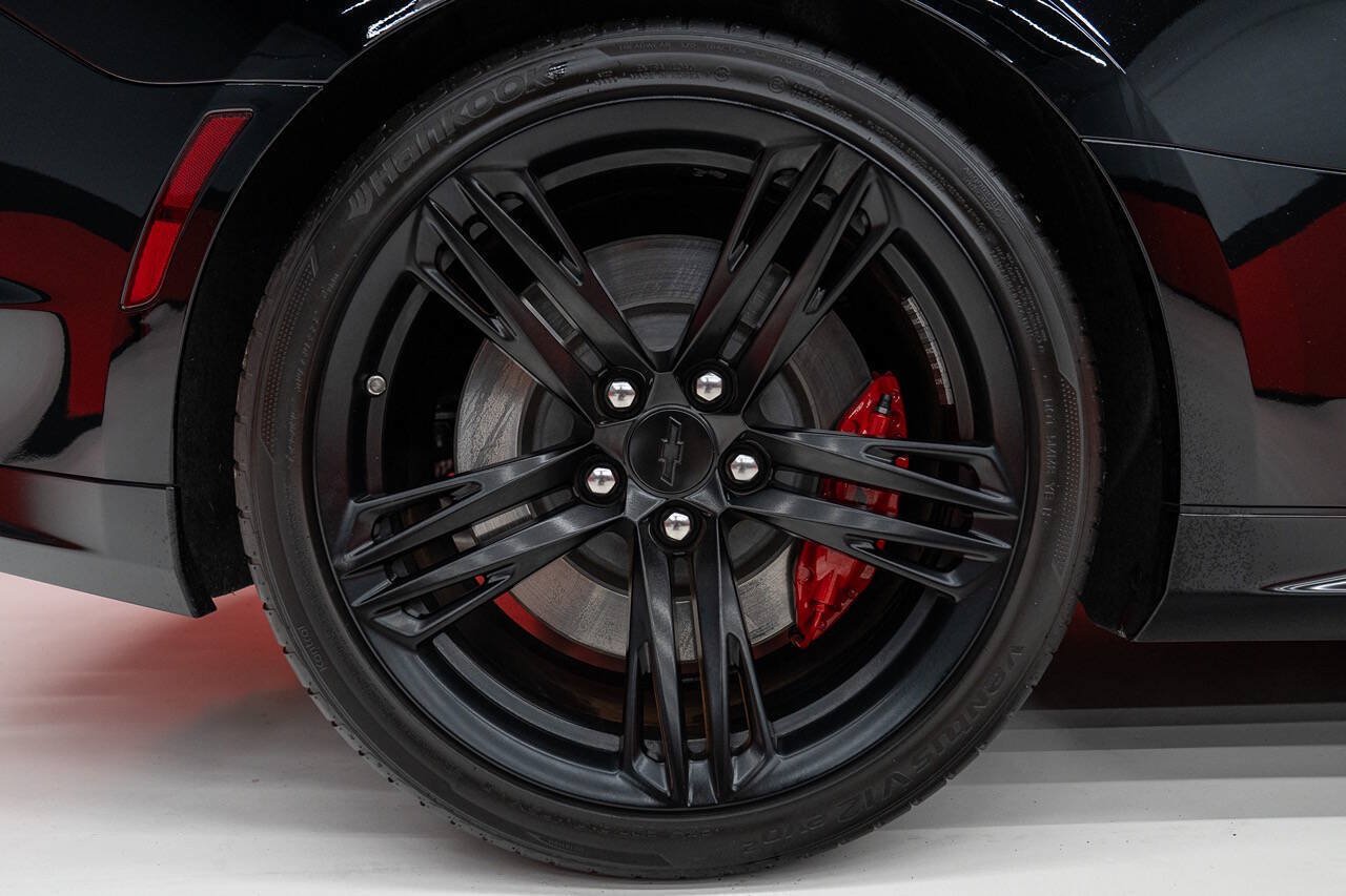 Used 2021 Chevrolet Camaro ZL1 RWD image 59