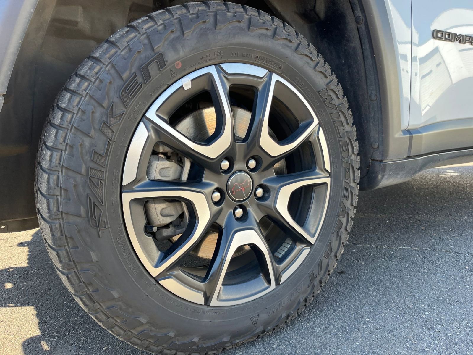 Used 2025 Jeep Compass Trailhawk image 30