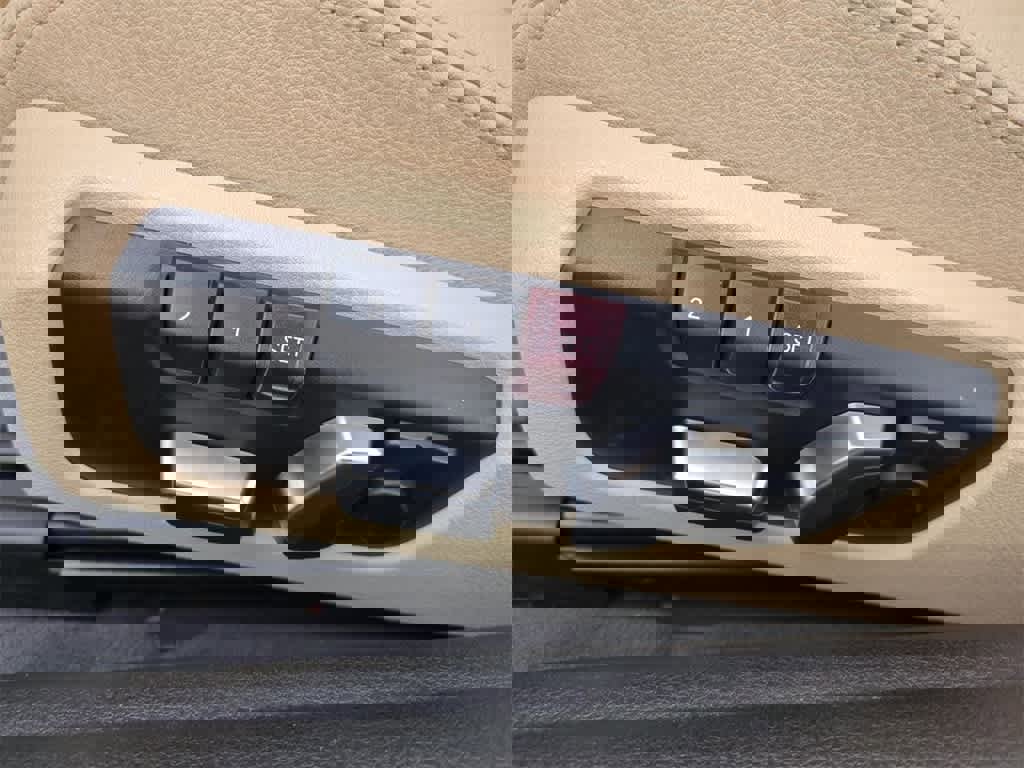 Used 2020 BMW 430i xDrive Convertible w/ Convenience Package image 9