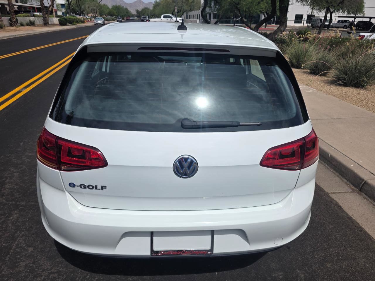 Used 2016 Volkswagen e-Golf SE w/ DC Fast Charging Package FWD image 19