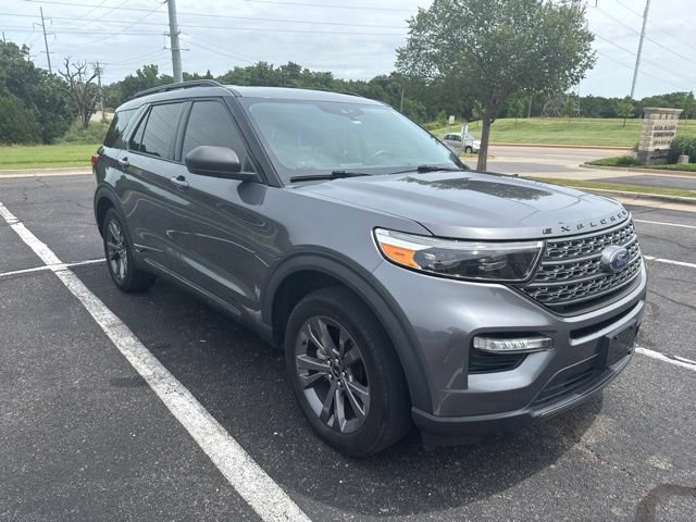 Used 2021 Ford Explorer XLT w/ Equipment Group 202A AWD/4WD image 3