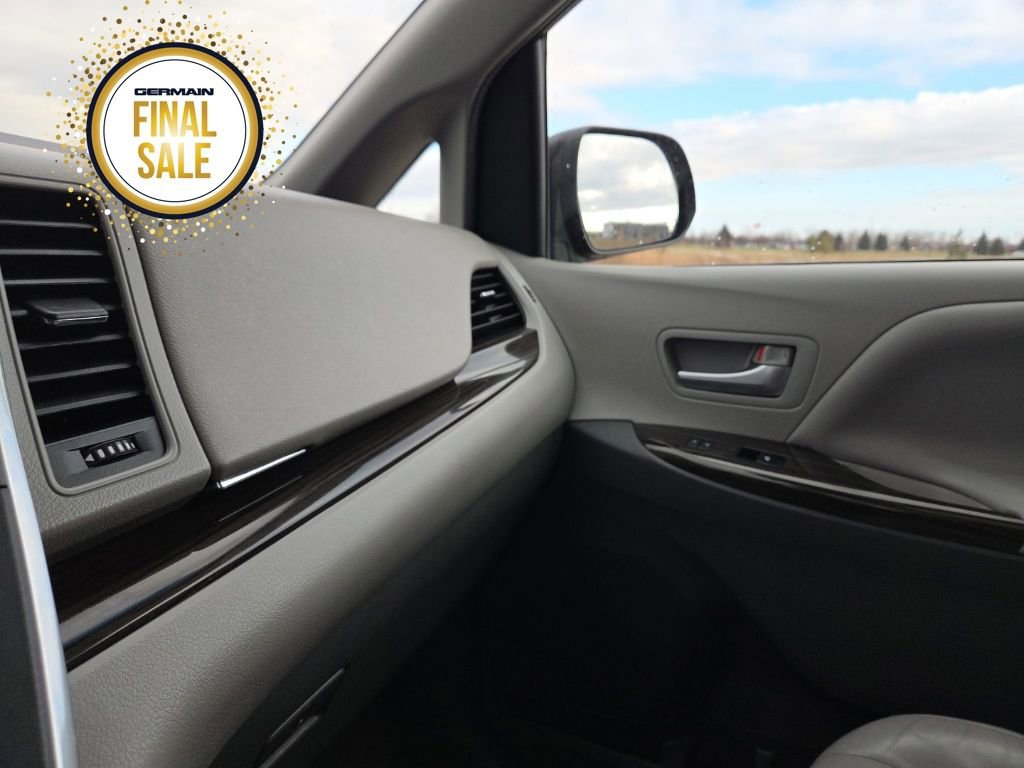 Used 2017 Toyota Sienna XLE image 32