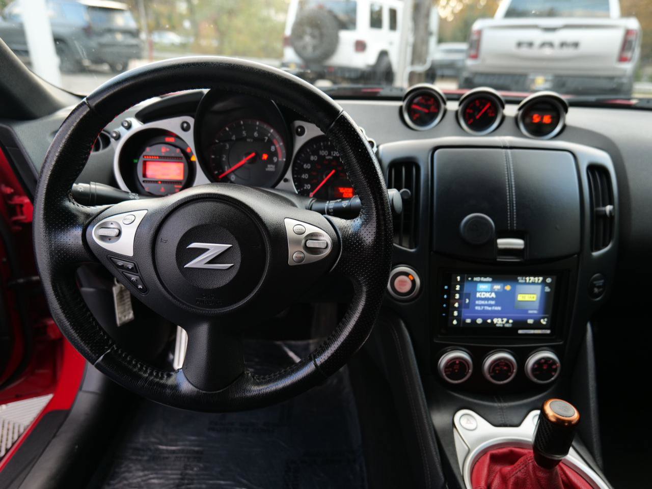 Used 2017 Nissan 370Z Coupe RWD image 19