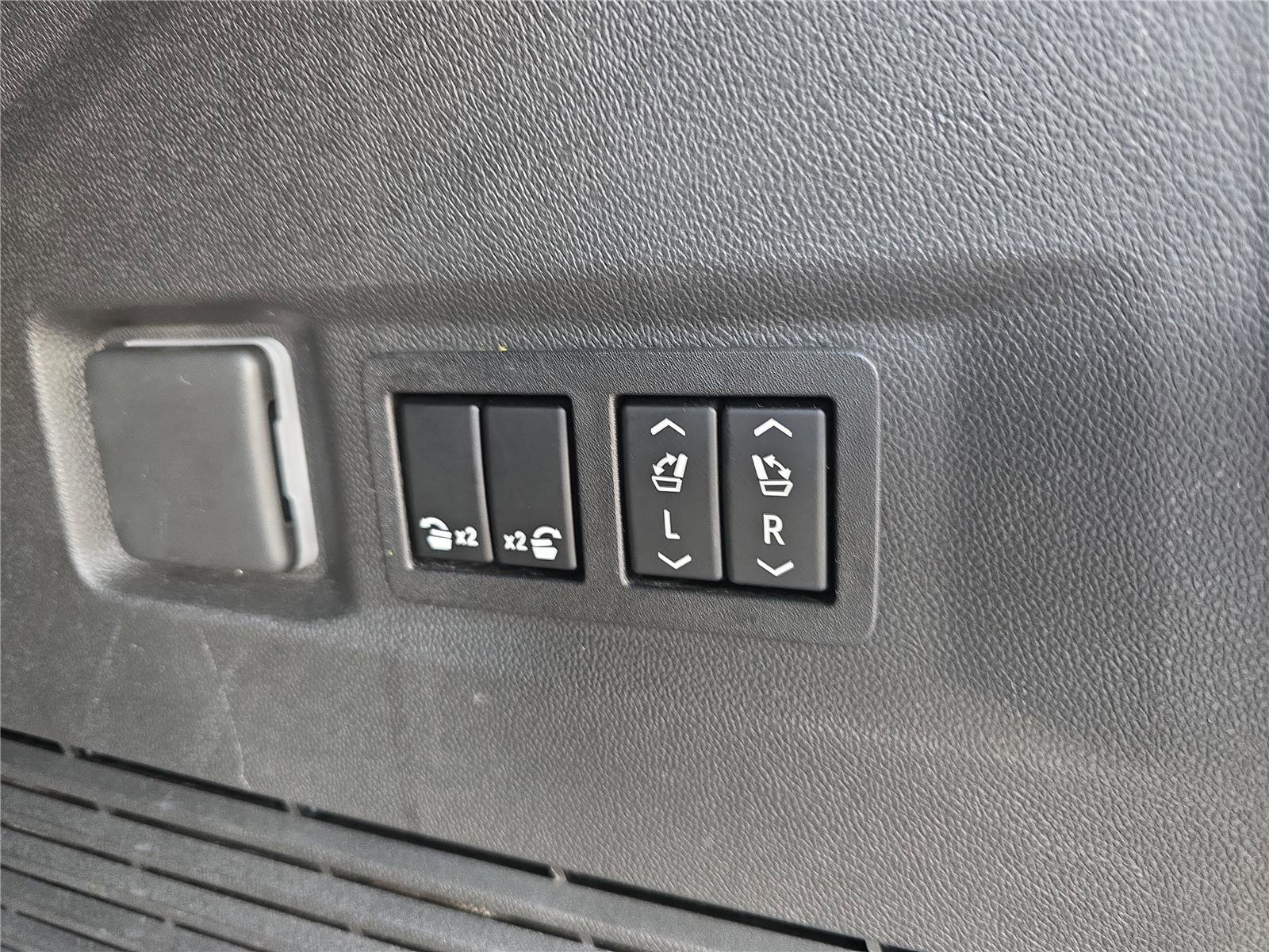 Used 2023 Chevrolet Tahoe High Country AWD/4WD image 10