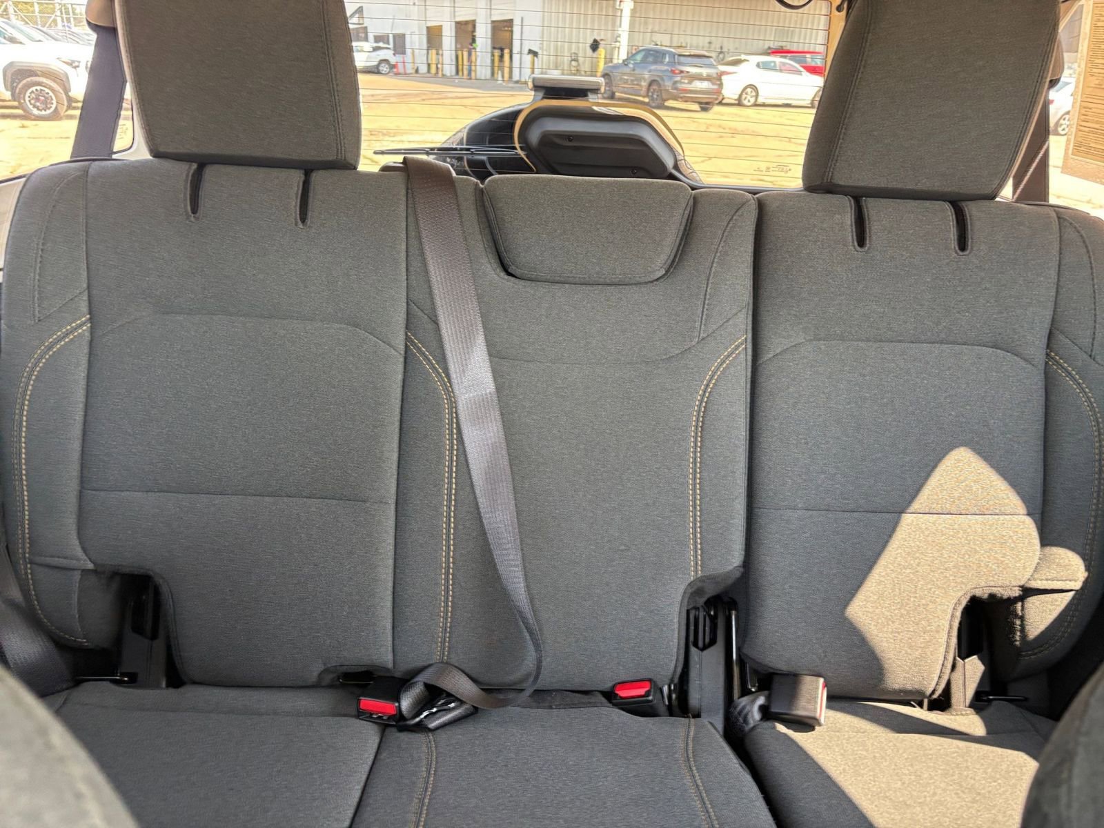 Used 2025 Jeep Wrangler Sahara image 36