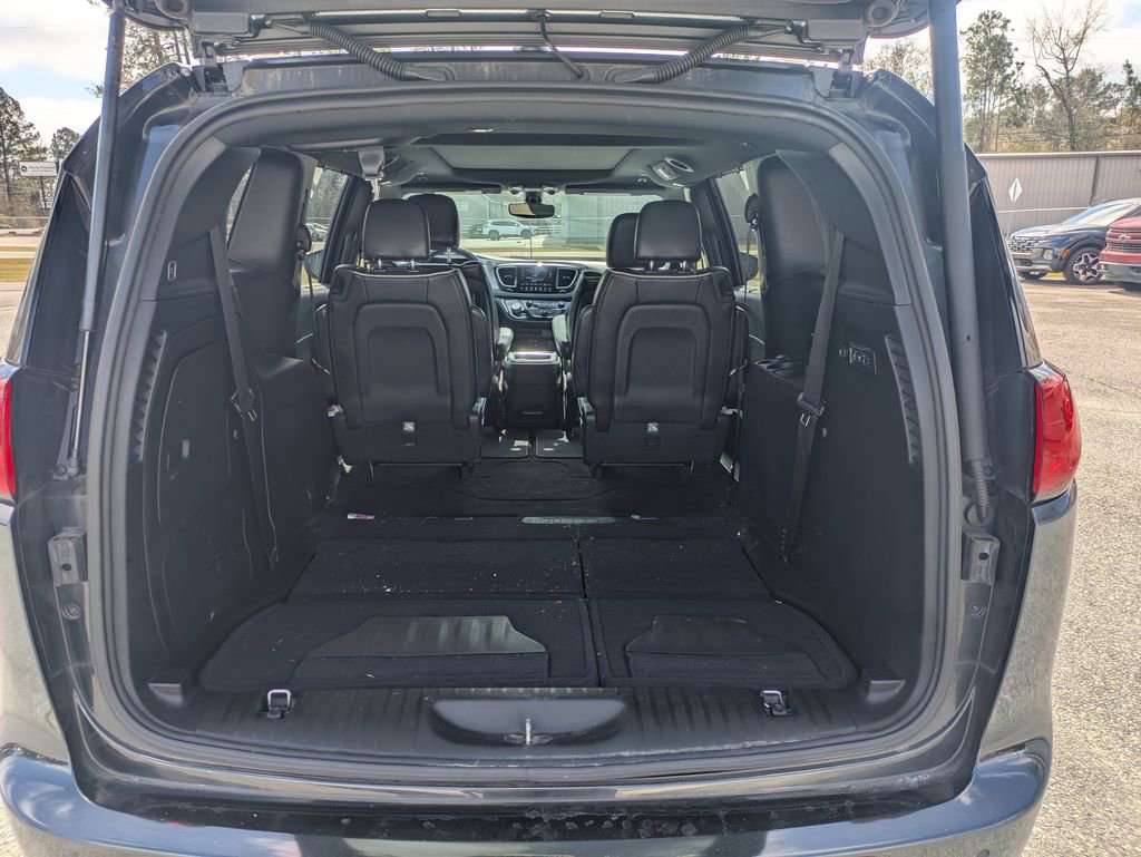 Used 2019 Chrysler Pacifica Limited w/ S Appearance Package image 14