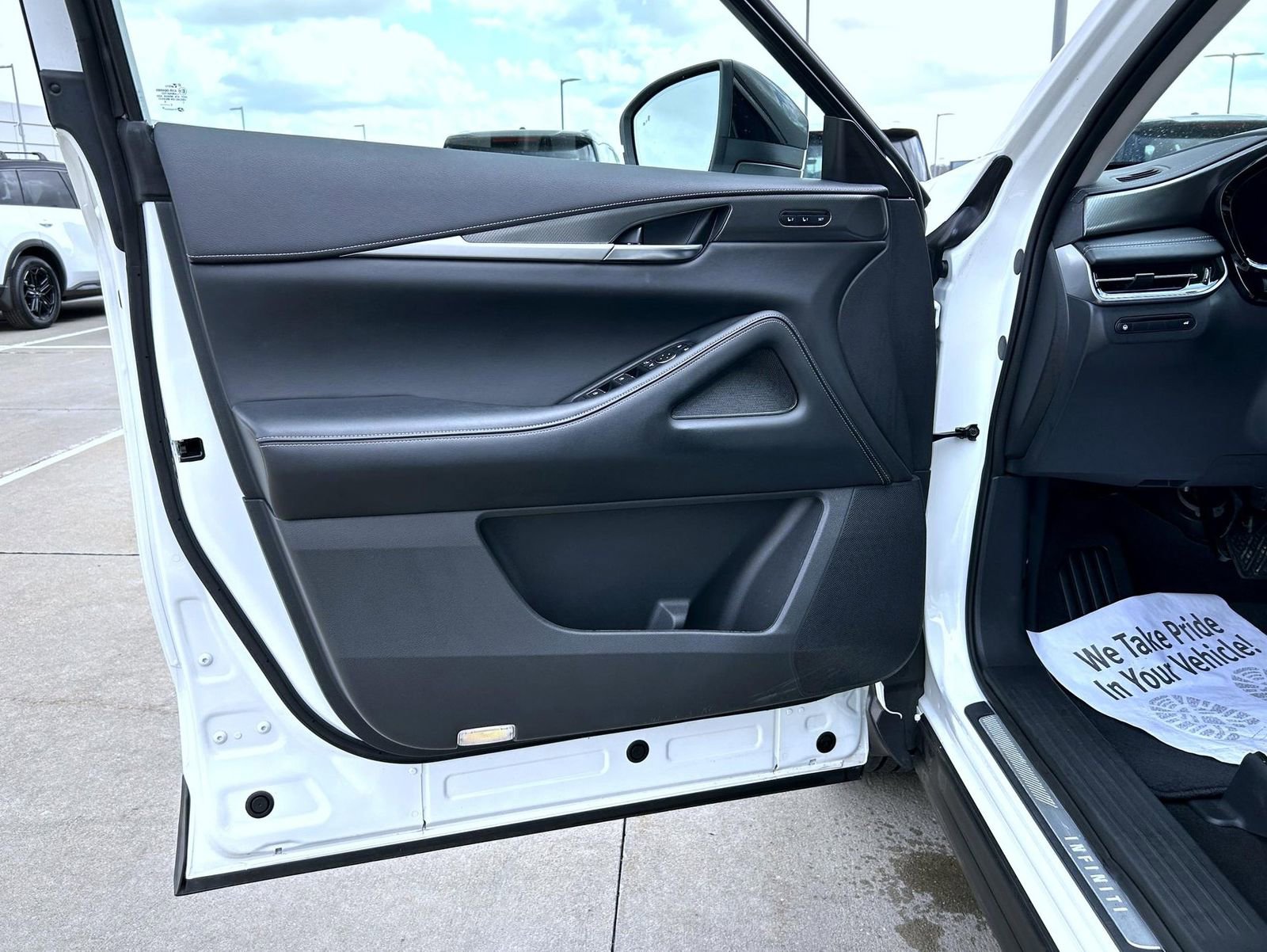 Used 2023 INFINITI QX60 Luxe w/ Cargo Package image 9