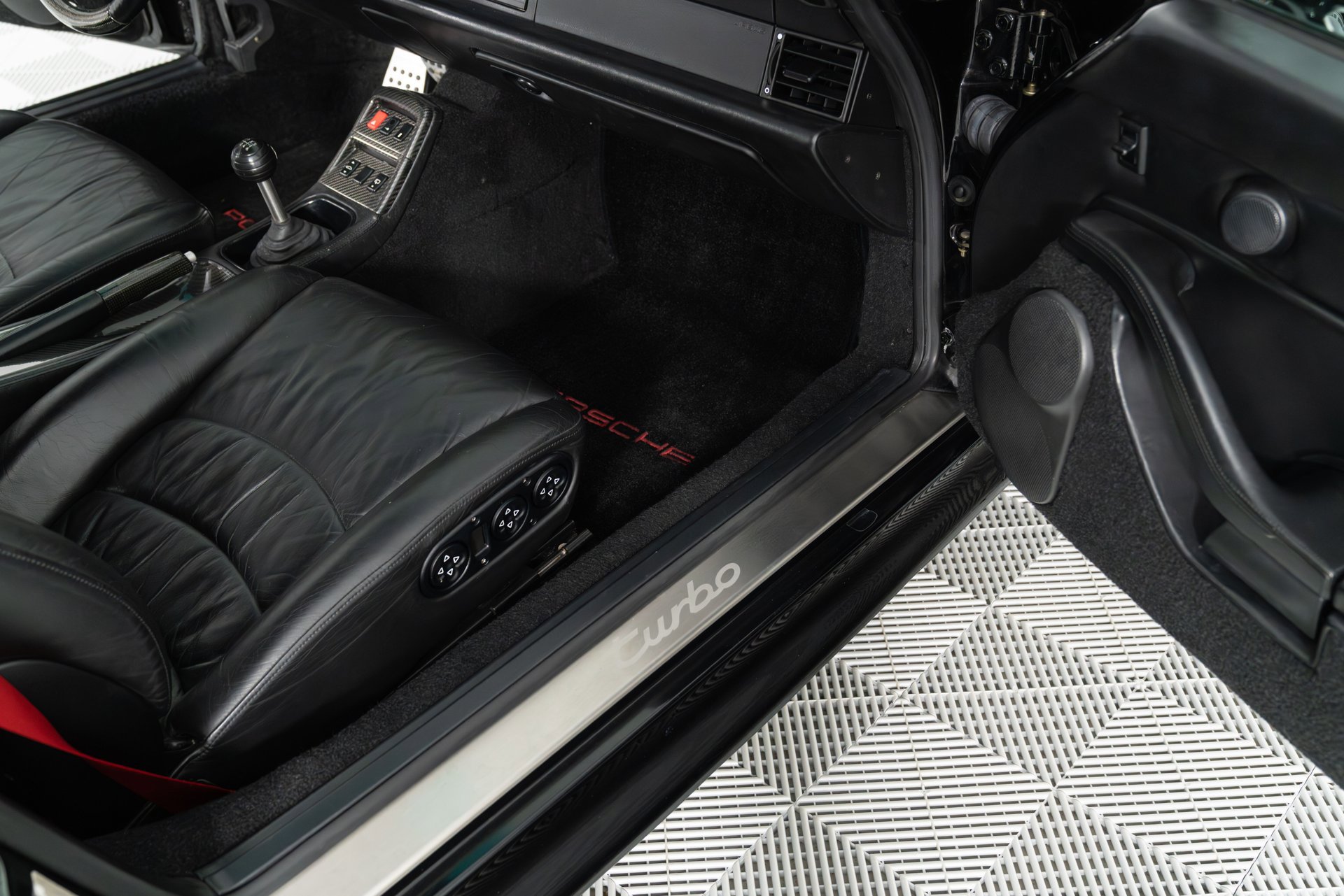 Used 1996 Porsche 911 Turbo RWD image 18