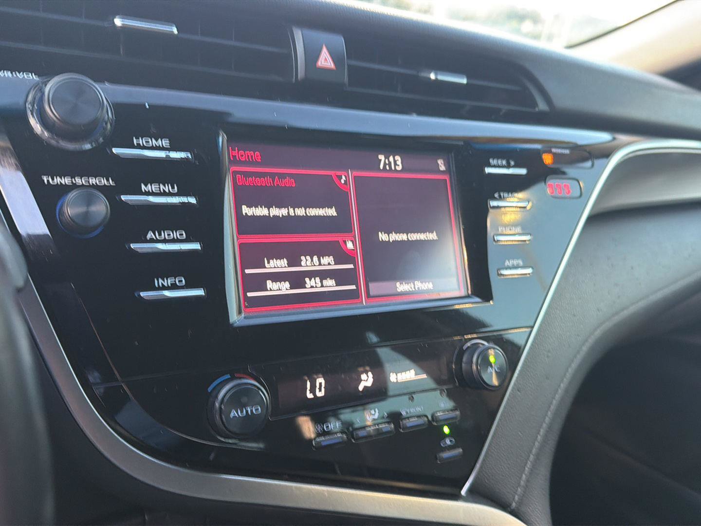 Used 2018 Toyota Camry SE w/ Convenience Package FWD image 24