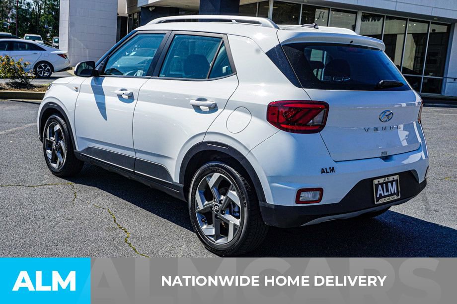 Used 2025 Hyundai Venue SEL image 5