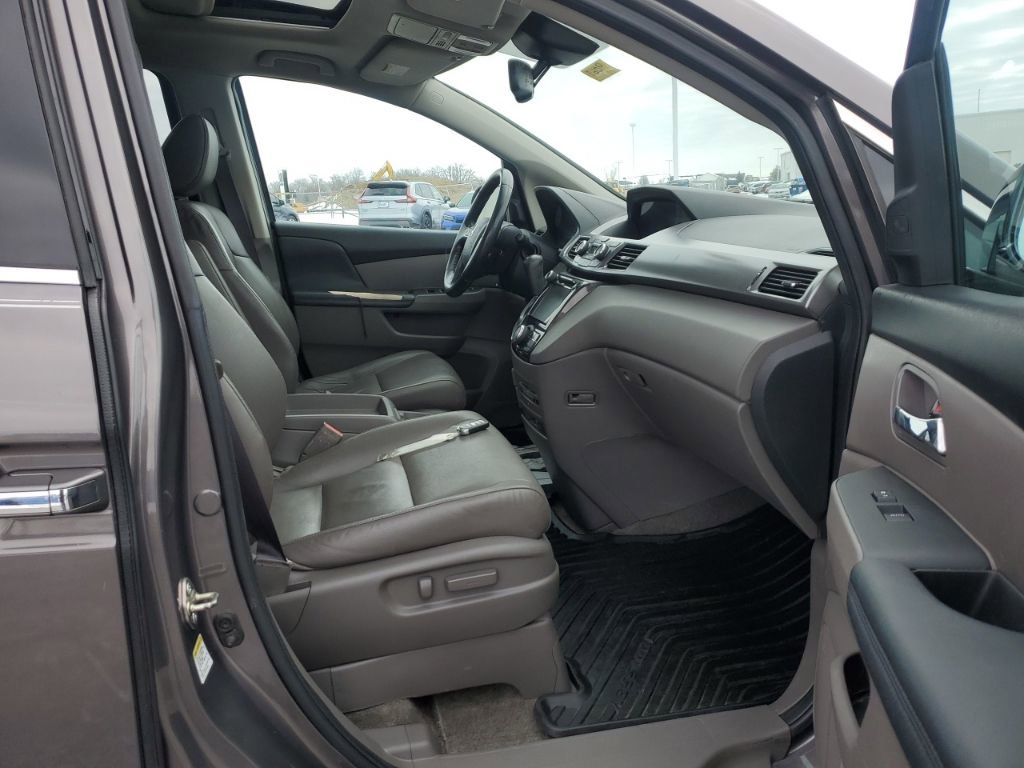 Used 2016 Honda Odyssey Touring Elite image 40
