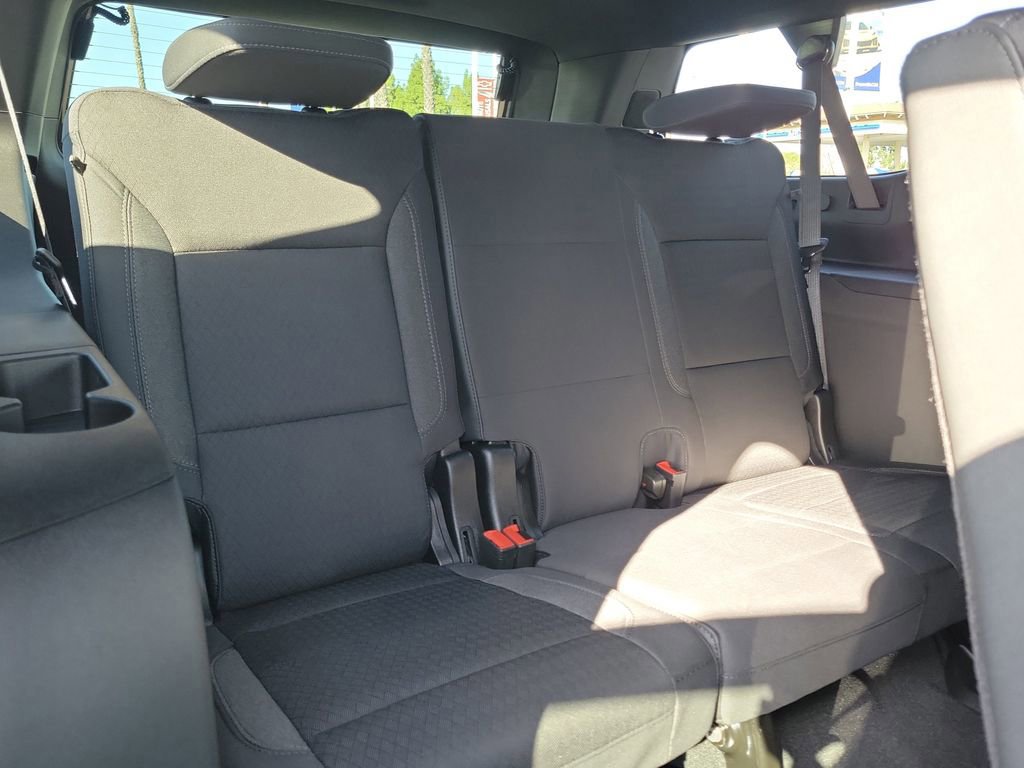 New 2026 Chevrolet Suburban LS image 19