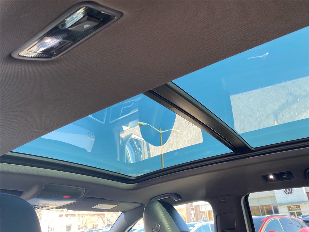 Certified 2023 Volkswagen Atlas Cross Sport SE w/ Panoramic Sunroof Package image 21