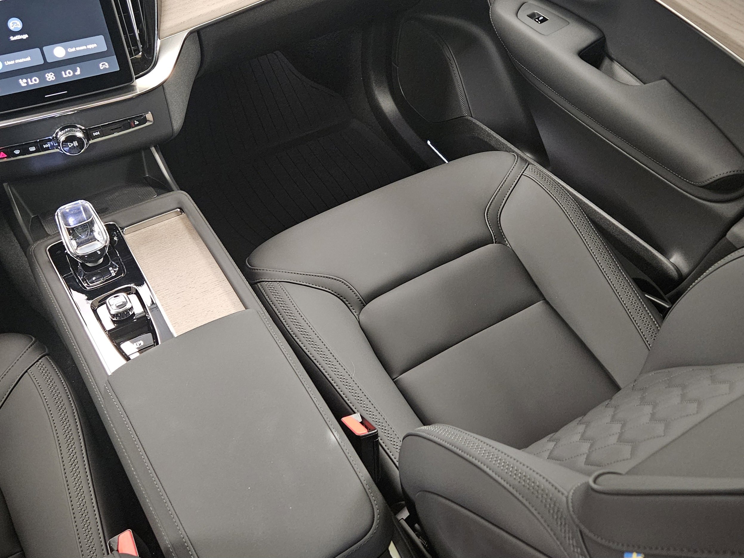 New 2026 Volvo XC90 B5 Plus image 17