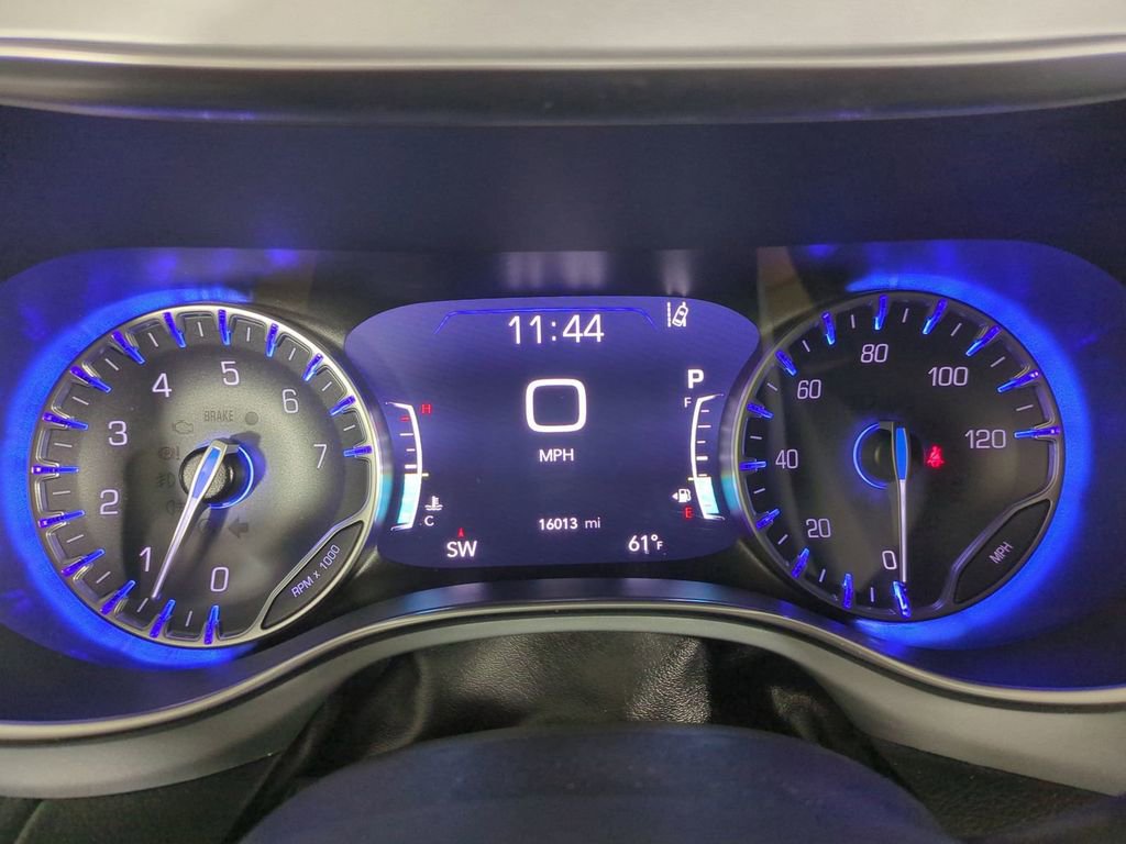 Used 2025 Chrysler Pacifica Limited image 35