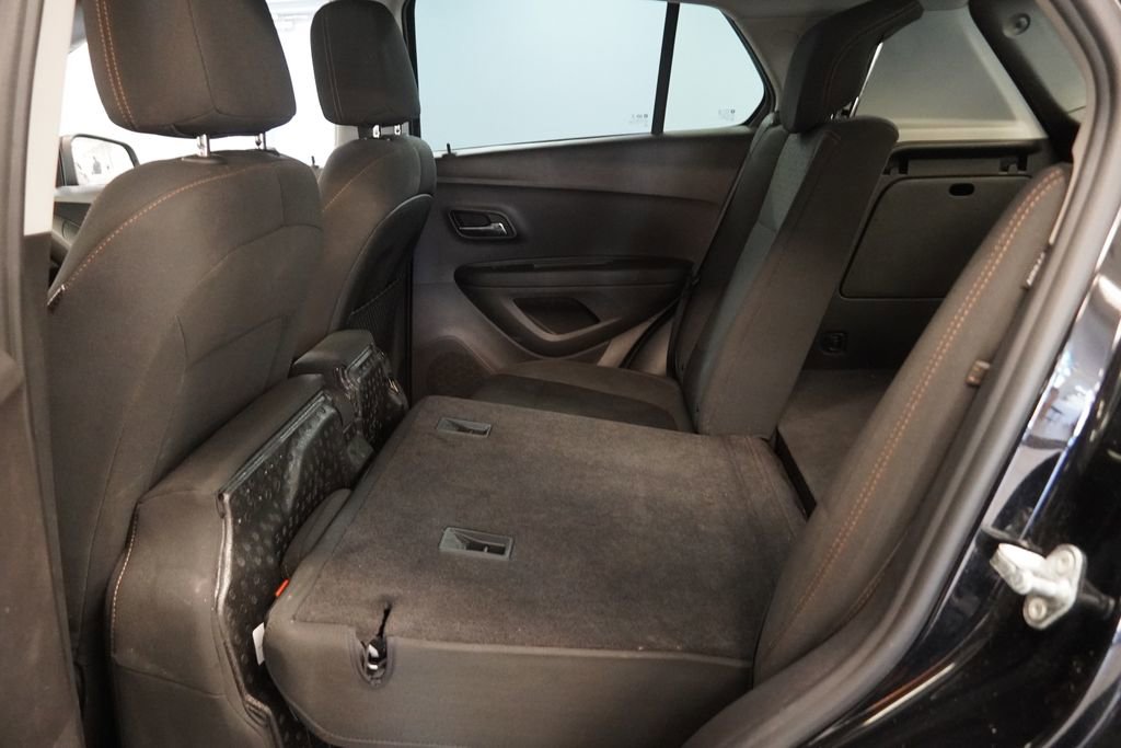 Used 2018 Chevrolet Trax LS FWD image 26