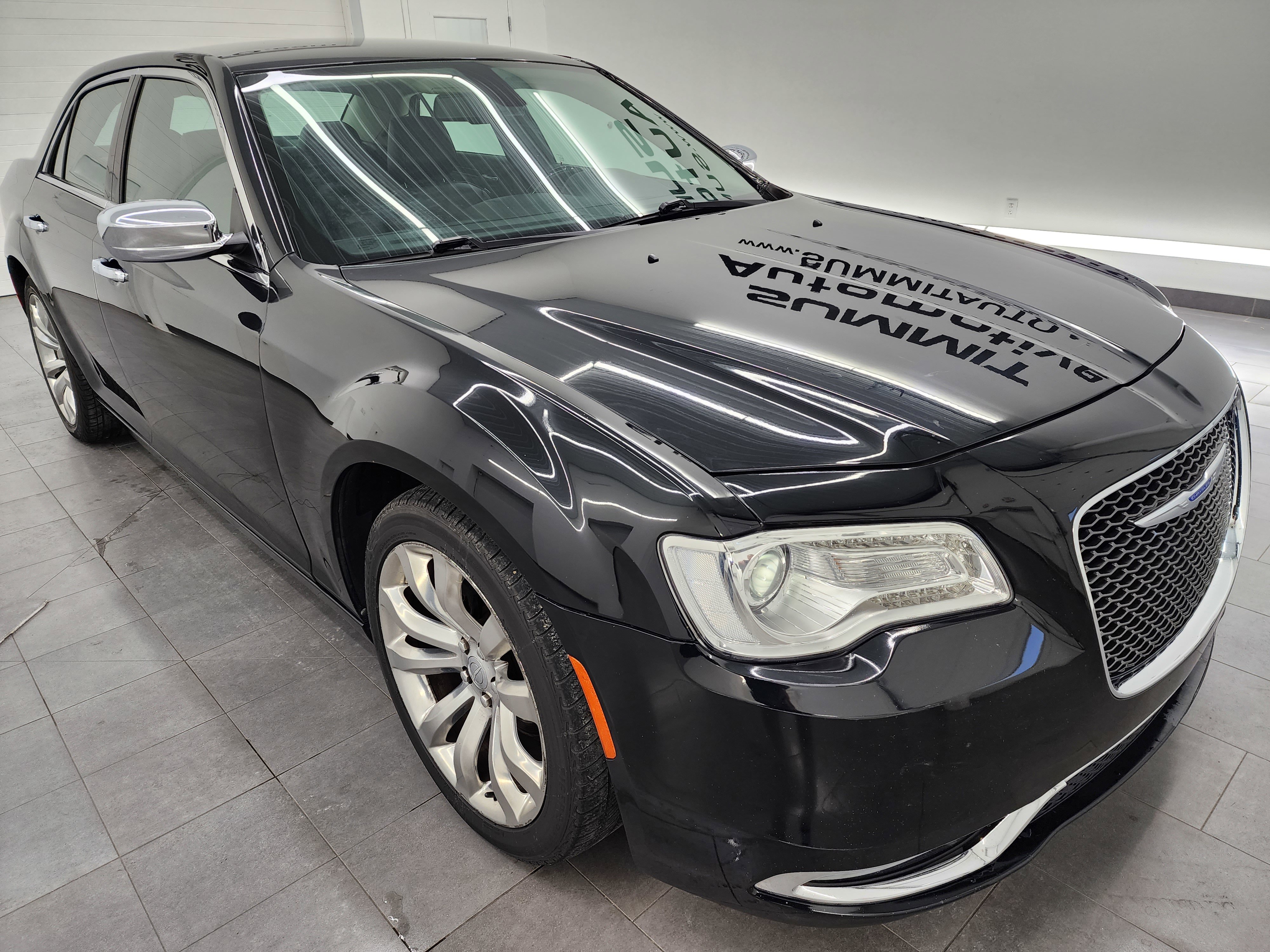 Used 2019 Chrysler 300 Limited image 2