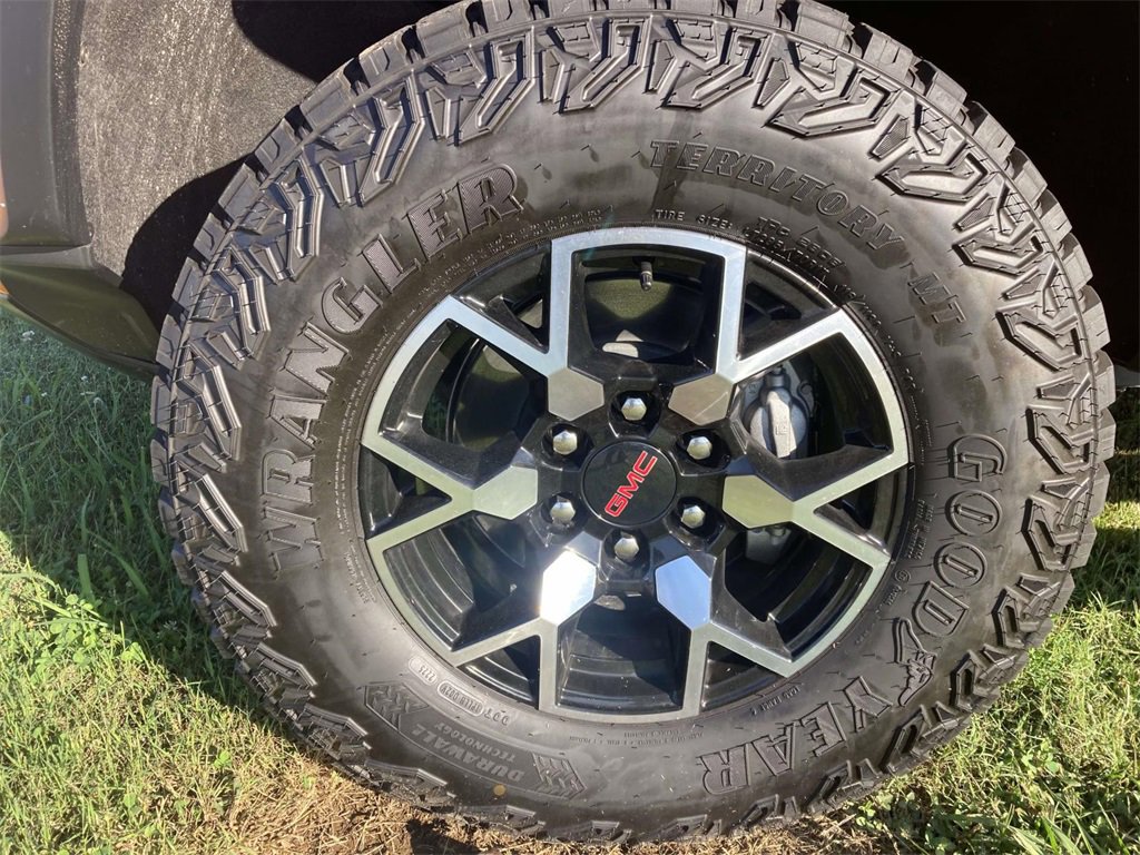 New 2026 GMC Canyon AT4X w/ Off-Road Front Bumper Package image 10